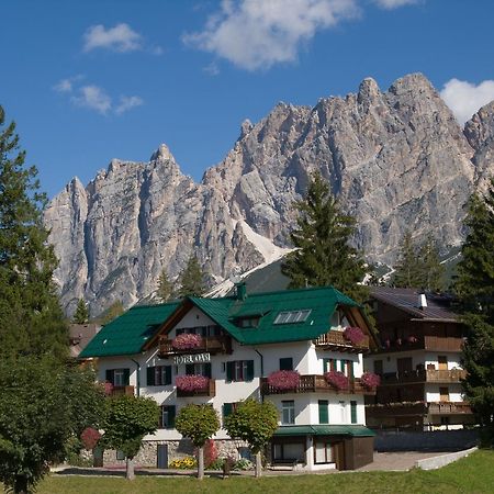 Hotel Oasi Кортина д'Ампецо Екстериор снимка