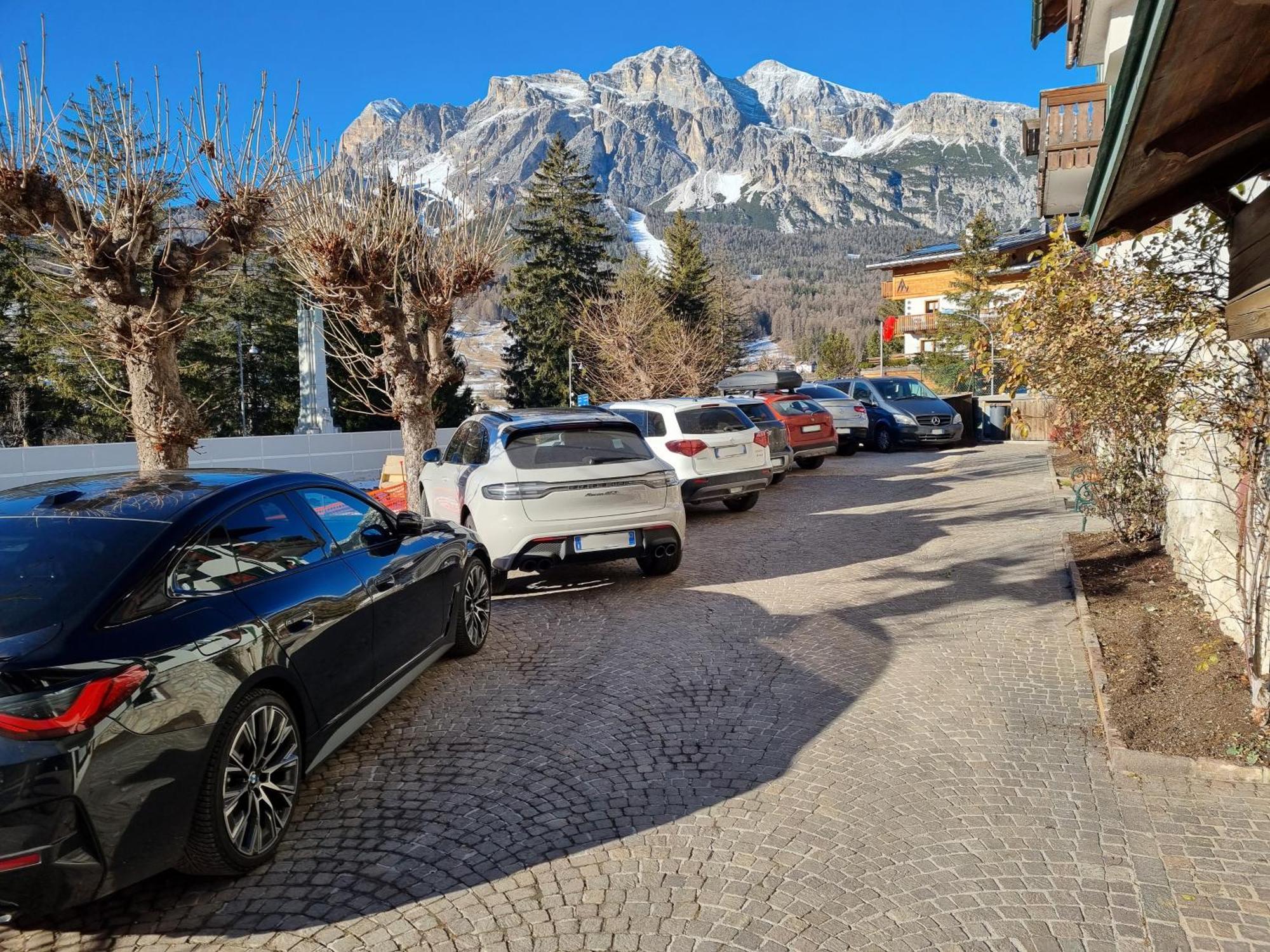 Hotel Oasi Кортина д'Ампецо Екстериор снимка