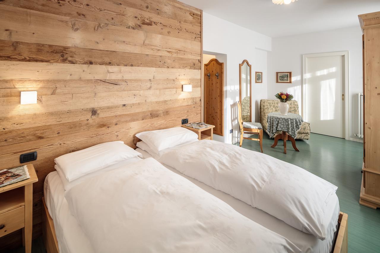Hotel Oasi Кортина д'Ампецо Екстериор снимка
