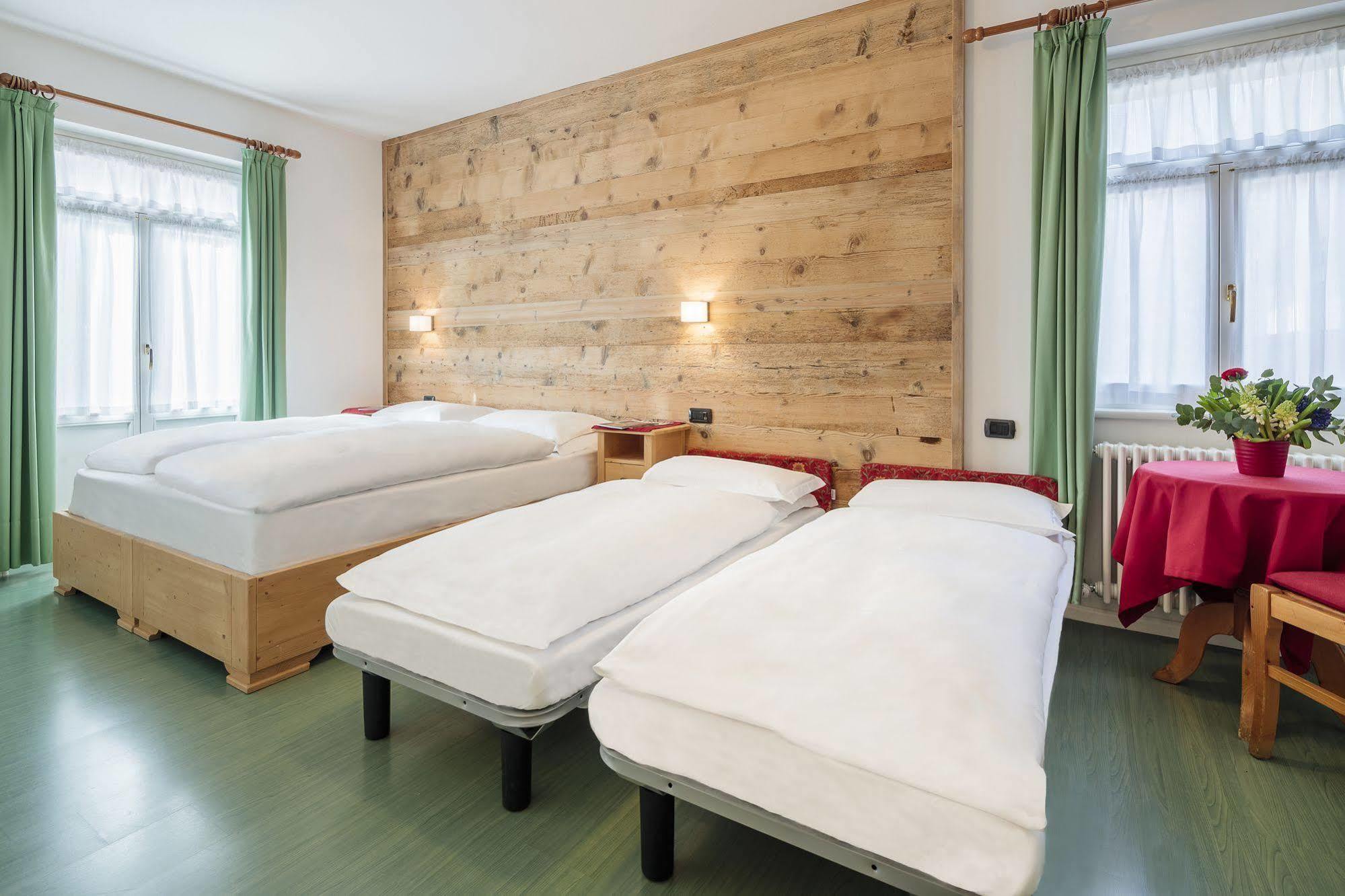 Hotel Oasi Кортина д'Ампецо Екстериор снимка