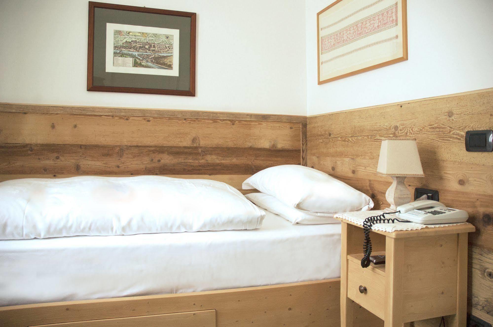 Hotel Oasi Кортина д'Ампецо Екстериор снимка