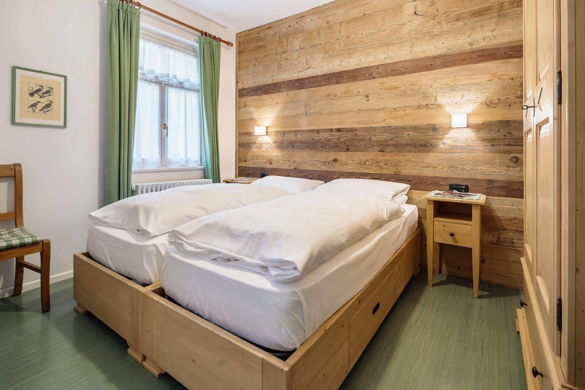 Hotel Oasi Кортина д'Ампецо Екстериор снимка
