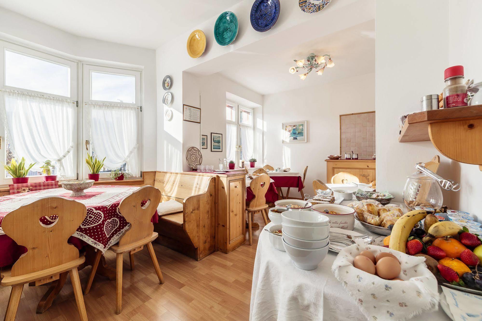 Hotel Oasi Кортина д'Ампецо Екстериор снимка